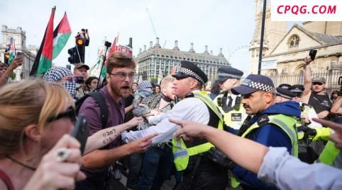 英国、以色列同日爆发大规模示威，以总理府被数万人包围