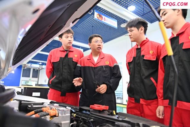 对接行业需求 培养技能人才