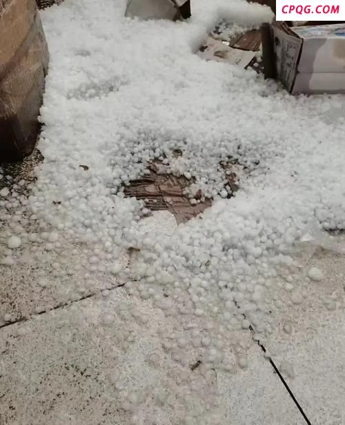 北京多区突降冰雹 大如乒乓球