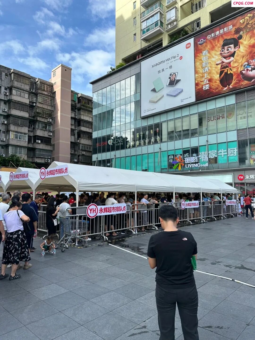 实探广州市区首家“胖永辉”，近60款胖东来爆款上架，满年员工享10天带薪假