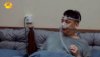 因打鼾担心睡眠呼吸暂停，黄磊节目中戴呼吸机睡觉，还在餐前服用一大把药