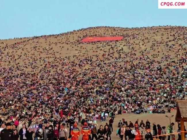 告诉王维 西出阳关全是人：假期景区人山人海