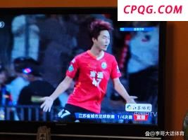 鸡排哥回应大学生卖雪王送他的写真 创意促销引热议