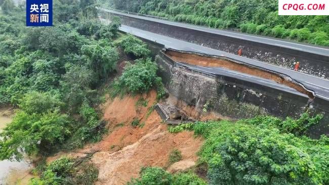 广西百色一高速公路塌陷紧急封路 台风引发地质灾害