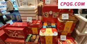 游客景区玩滑梯时 有蛇“从天而降” 惊险一幕引发关注
