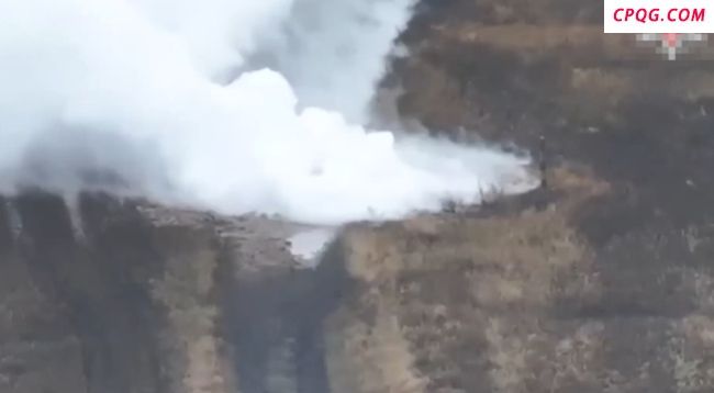 乌军撤退时炸毁液氨管道：大量氨气泄漏白烟滚滚，试图减缓俄军进攻