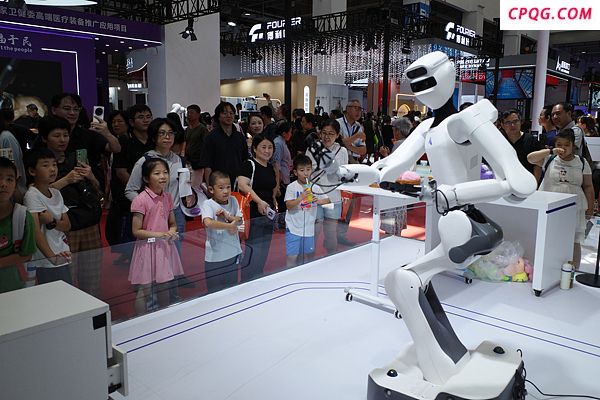 “变了！中国老一辈崇拜硅谷，年轻人更偏爱梁文锋”