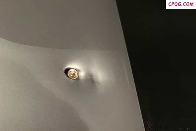 中国商人巴西遭抢劫 电脑挡下一枪