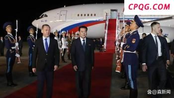 马克龙深陷政治危机 总理辞职风波不断