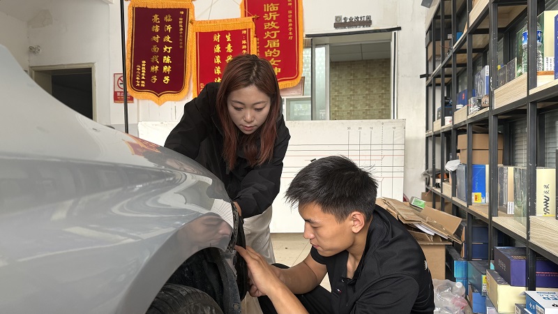临沂“陈胖子车灯升级店”――一盏车灯，温暖一座城，用匠心照亮夜归人的路